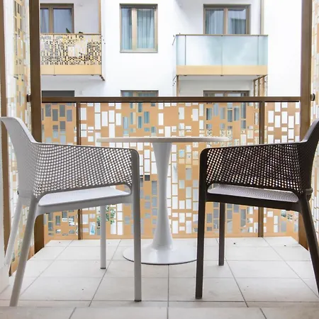 Grand Apartment *